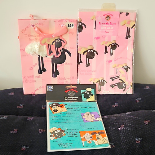 Wallace gromit pink striped - &,
