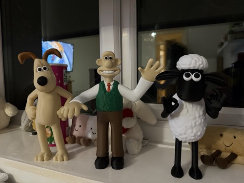 Wallace and gromit shaun - wallace,