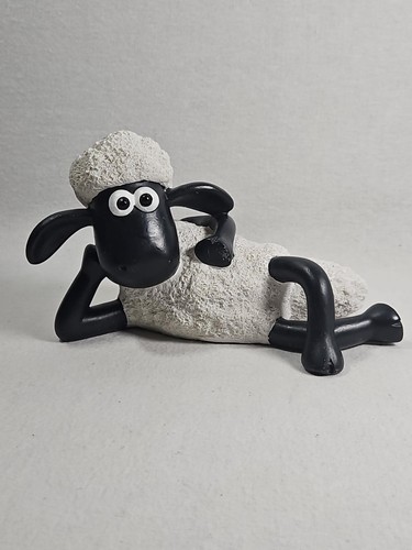 Shaun the sheep shlying - sheep, “shlying”